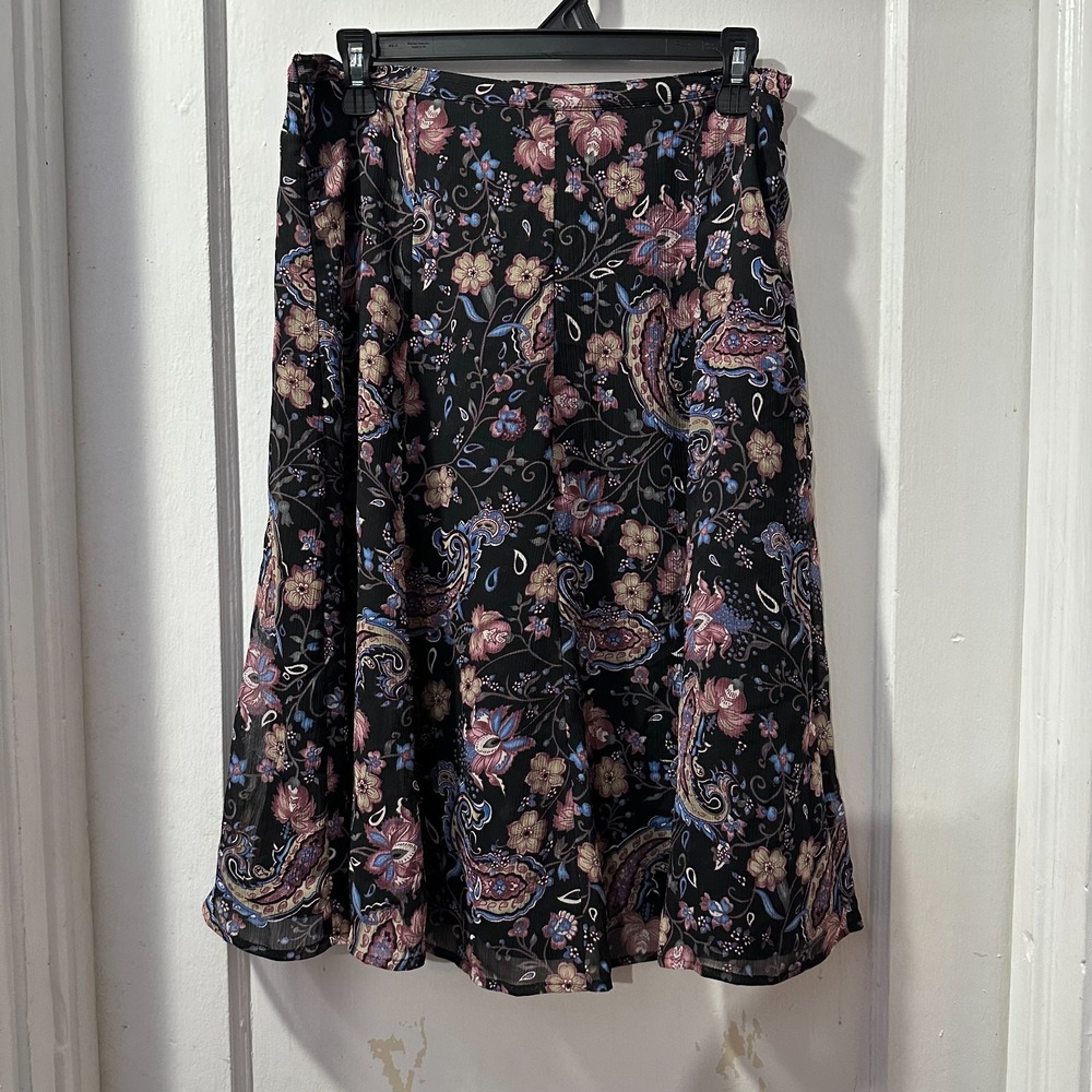 Jaclyn Smith Black and Purple Floral Print Pleated Skirt in M